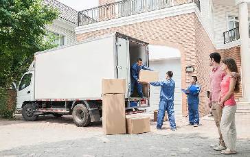 The Pros and Cons of Professional Moving Companies